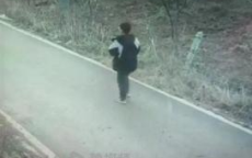 警方耗时两天搜救，男孩离家出走藏匿床缝之谜终揭晓