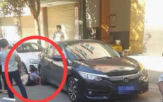 手刹失灵小车失控，连撞十几次惊心动魄