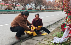 女教师被车拖行近6公里身亡