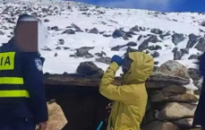 牛粪助力寻人：徒步女生失联后奇迹生还