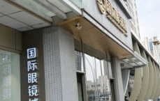 跨国眼镜之旅：老外“打飞的”来上海寻镜中之美