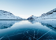 “王楚钦吴刚夫妇腊八佳节温馨同框，甜蜜氛围感染众人”